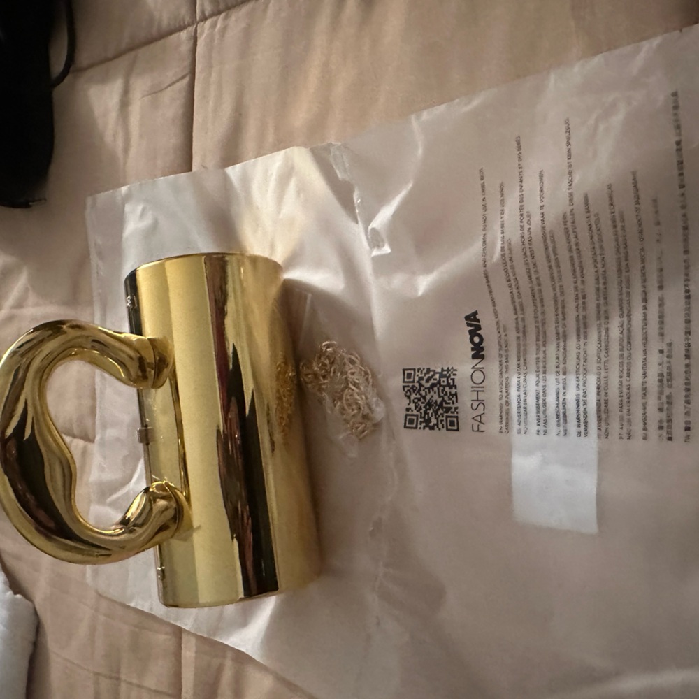 FASHION NOVA GOLD CROSS BODY